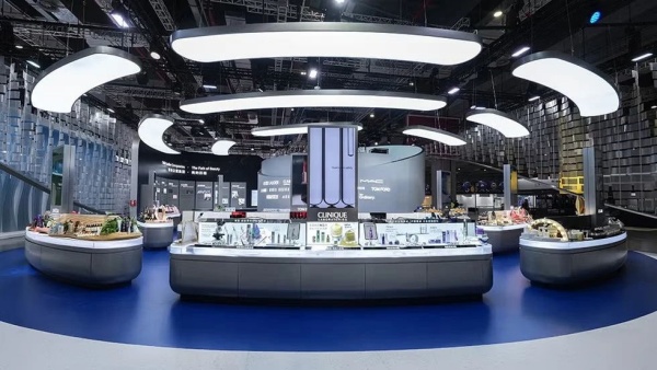 雅詩蘭黛進(jìn)博會(huì)展位設(shè)計(jì)