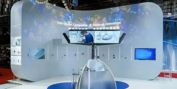 雅詩蘭黛進(jìn)博會(huì)展位設(shè)計(jì)