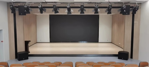 紅色廣場(chǎng)展廳設(shè)計(jì)賞析