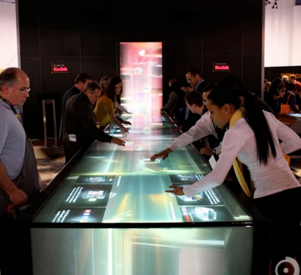 展廳多媒體光影設(shè)計讓展品會 “說話”