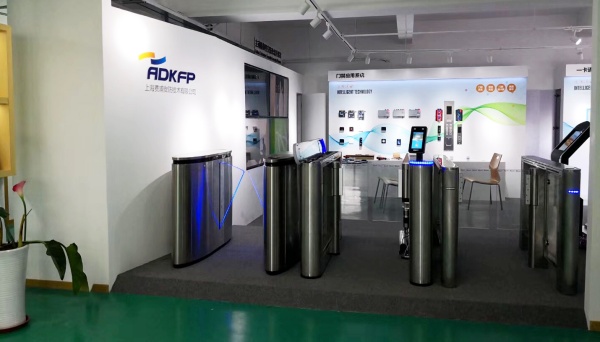 把展廳搬進辦公樓!一進門,就是企業(yè)最強名片 企業(yè)展廳設(shè)計的小竅門