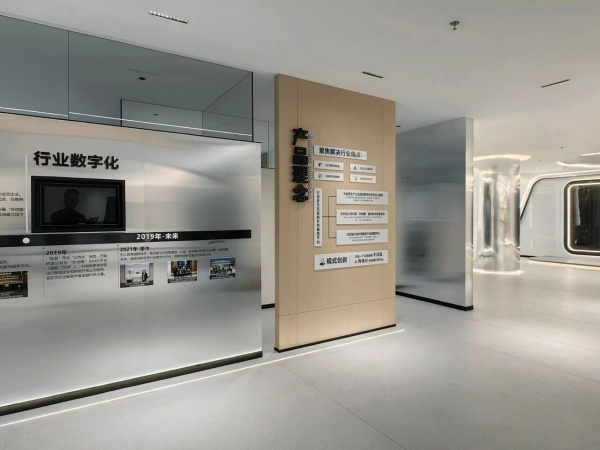 以簡為境，以光為序：一座數(shù)字化外貿(mào)展廳的科技溫度